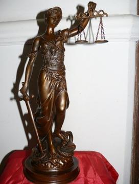 Estatua de La Justicia de Petit Bronce