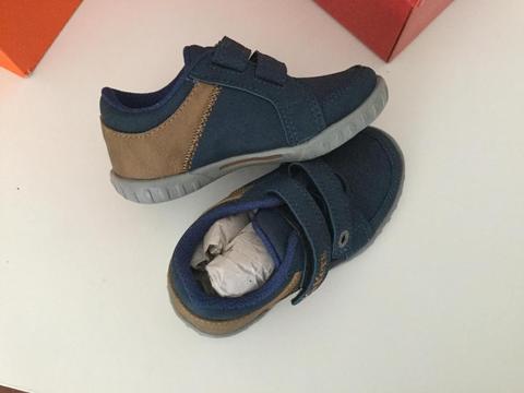 Nuevas Zapatillas Kickers Niño Talle 24 en caja