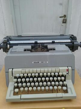 Maquina de Escribir Olivetti Linea 60