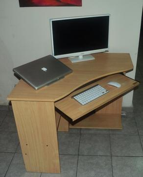 Mesa para computadora rinconera
