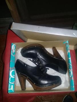 Zapatos con taco acordonado hush pupies exelente estado n°39