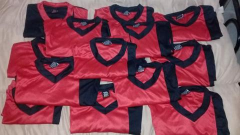 Vendo 14 Camisetas Y Short sin Uso