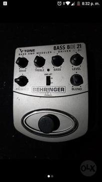 Pedal de bajo Behringer V Tone