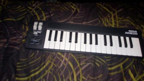 Controlador Midi Akm320