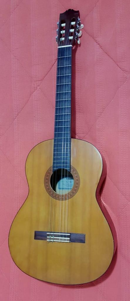 Guitarra Yamaha C40 con Funda