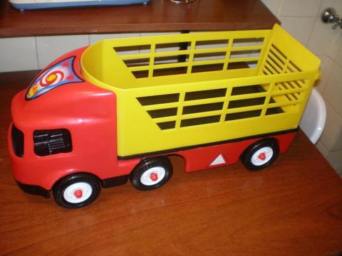 CAMION CON ACOPLADO DE PLASTICO E B GRANDE AMARILLO Y ROJO