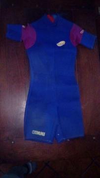 Vendo traje de neoprene mujer tres cuartos impecable!!!!!!!