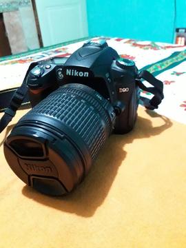 Vendo Cámara Nikon D90 con Lente Zoom