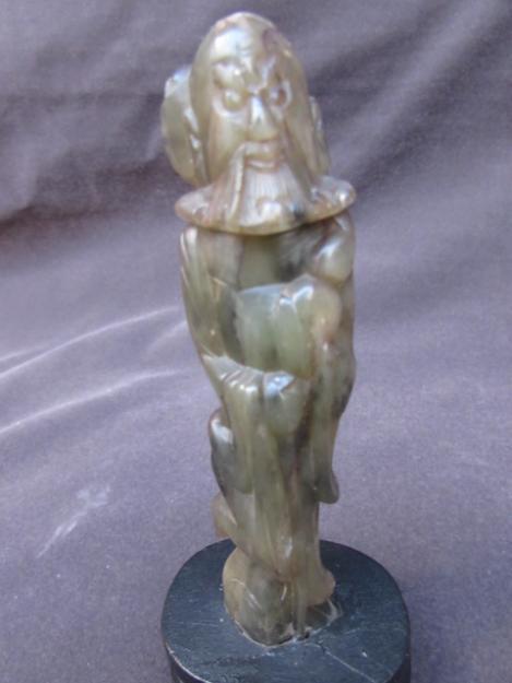 Figura Oriental en Jadeita Antiguo