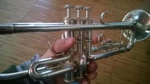 Trompeta V Bach Tr 500 Silver