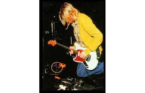 *Guitarra eléctrica Kuc estilo Fender, modelo Fabricación especial para Casa América, mediados de los setenta