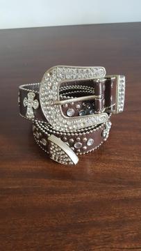 Cinturón con Tachas Y Strass