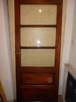 puerta de cedro con vidrio