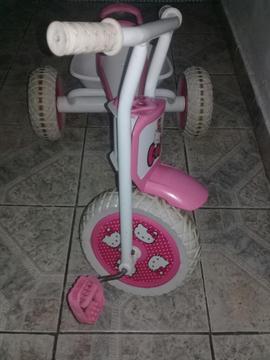 Triciclo de Hello Kitty Seminuevo