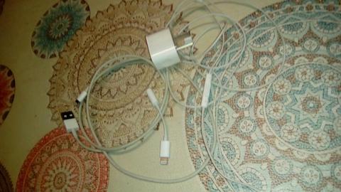 Vendo Cargador iPhone 7auriculares