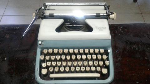 Maquina de Escribir Antigua Everest K2