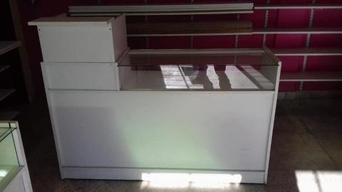 Mueble caja Exhibidor en aglomerado enchapado blanco 18mm