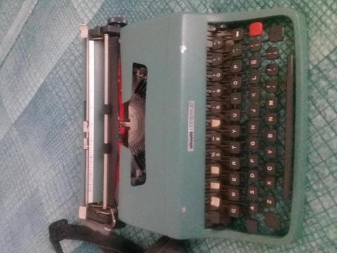 Olivetti Lettera 32