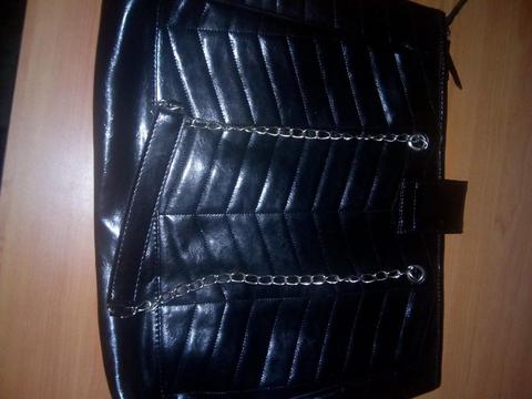 Cartera Nueva Muy Amplia con Correa