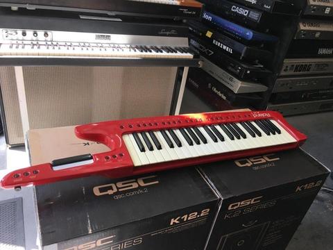 El teclado Roland AX1 Synth en colores