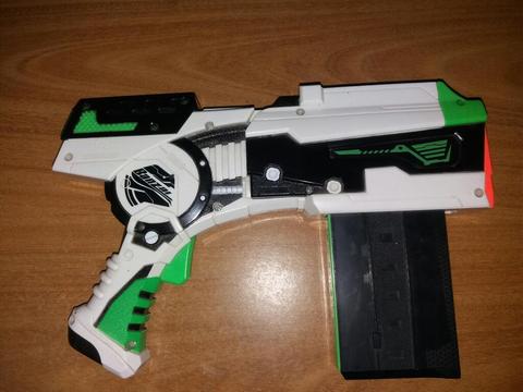 Pistola Banzai Toyquest con Mira Láser
