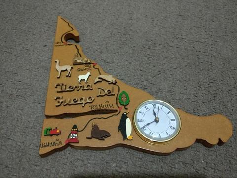 Reloj Tierra Del Fuego Ultimo Nuevo Medidas 28 cms x 26 cms