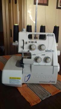 Vendo Maquina Remalladora Toyota Sl 3335
