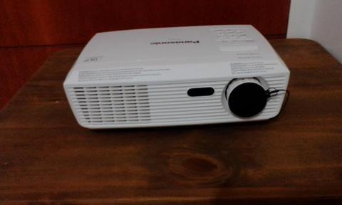 Vendo proyector Panasonic PTLX270U