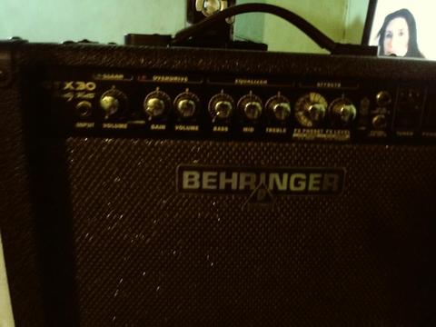 Amplificador Behringer 30 W
