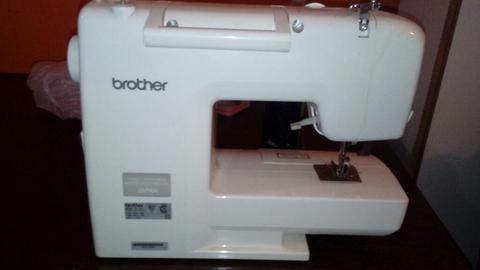 Vendo Maquina de Coser Brother Xl5700