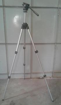 VENDO TRIPODE PROFESIONAL MANFROTTO 055 Y CABEZAL 128LP
