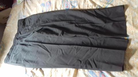 VENDO PANTALON CRISTIAN DIOR PARA CABALLERO TALLE L EN EXCELENTE E IMPECABLE ESTADO