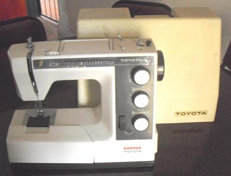 MAQUINA DE COSER TOYOTA KNITAX 9800