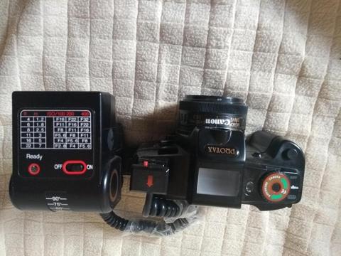 Camara fotográfica profesional Canon Protax con flash