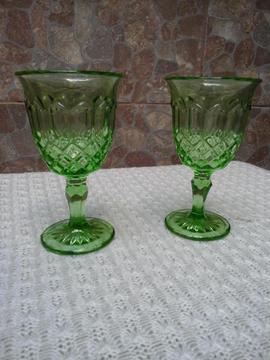2 copas verdes talladas antiguas