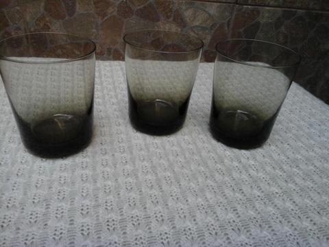 vasos negro de vidrio