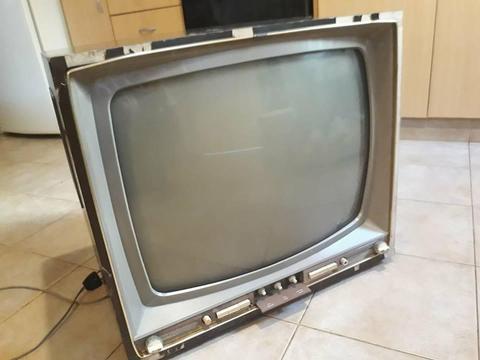 antiguo televisor grundig decoracion