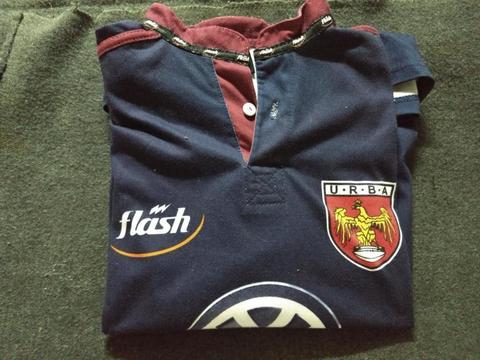 Camiseta de rugby marca Flash. De la URBA, talle L