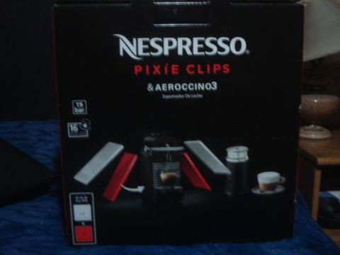 Cafetera Nespresso Pixie Clips Aeroccino3