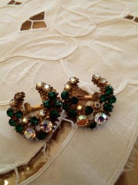 Aros en Conjunto con Prendedor