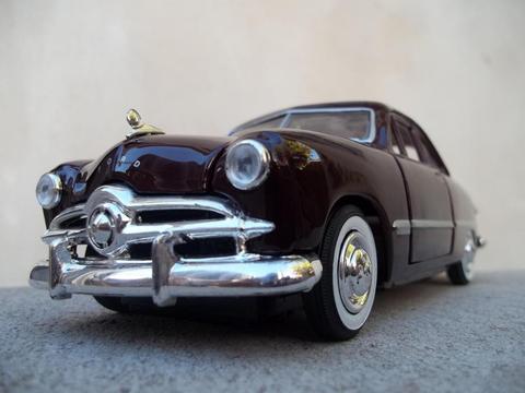 FORD 1949 COUPE 1/24 motormax