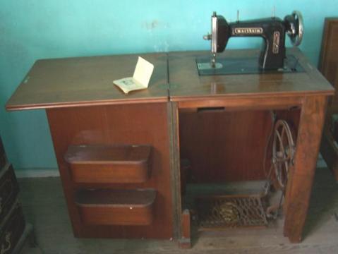 antigua maquina de coser alemana