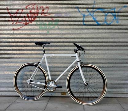 Bicicleta Fixie Inmaculada, 3 velocidadades con tecnologia Nexus, 7 meses de uso