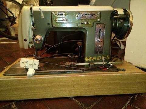 Maquina de Coser Madex