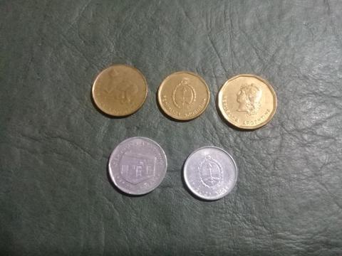 Lote 37: 5 monedas Argentina Australes Excelente estado