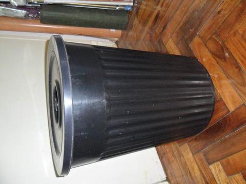 Cesto negro plastico con tapa