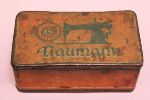 Caja de accesorios máquina de coser Naumann antigua