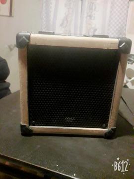 Vendo Amplifiador de Guitarra O Permuto