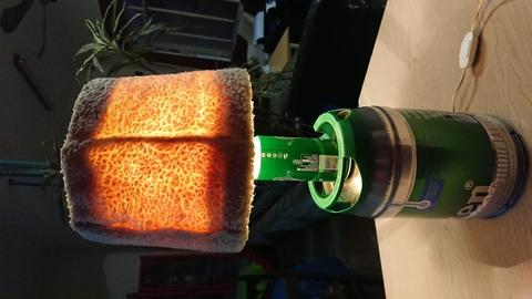 Lámpara artesanal de barril y lata de HEINEKEN