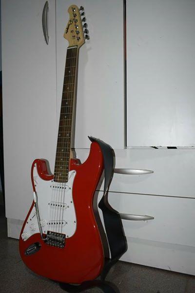 Guitarra Eléctrica stratocaster para zurdo Parquer nueva con su funda GUALEGUAYCHÚ